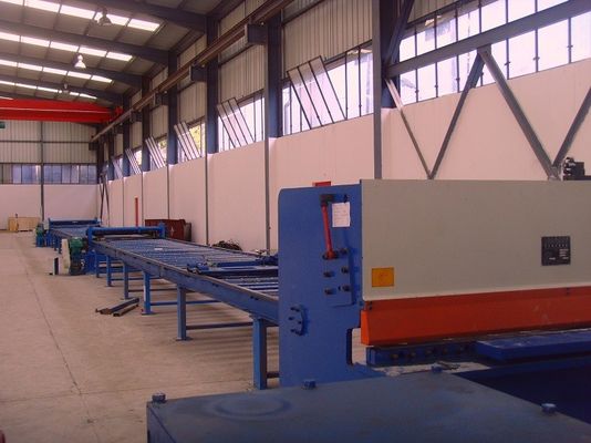 La norme a coupé à la ligne de longueur, machine laminée à chaud de poteau léger d'acier doux pour 6m 8m 14m