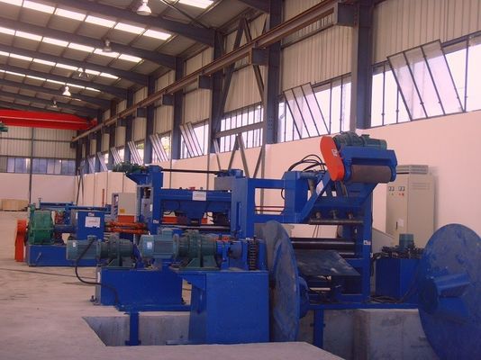 La norme a coupé à la ligne de longueur, machine laminée à chaud de poteau léger d'acier doux pour 6m 8m 14m