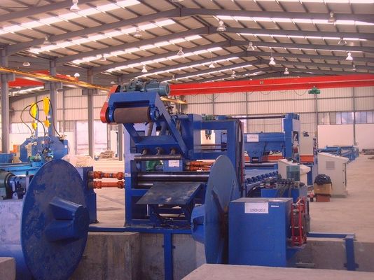 La norme a coupé à la ligne de longueur, machine laminée à chaud de poteau léger d'acier doux pour 6m 8m 14m