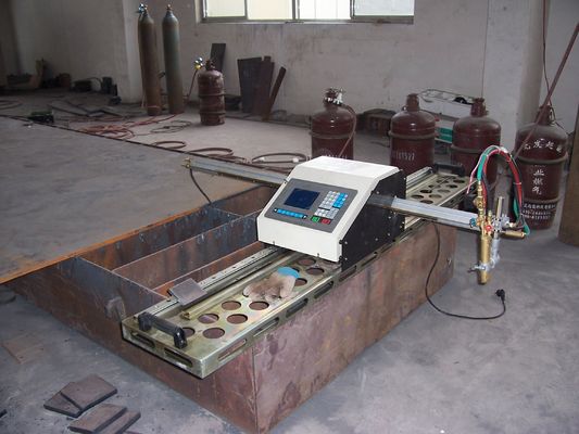 Découpeuse portative de flamme de commande numérique par ordinateur, machine de Polonais léger pour couper l'embase légère de Polonais