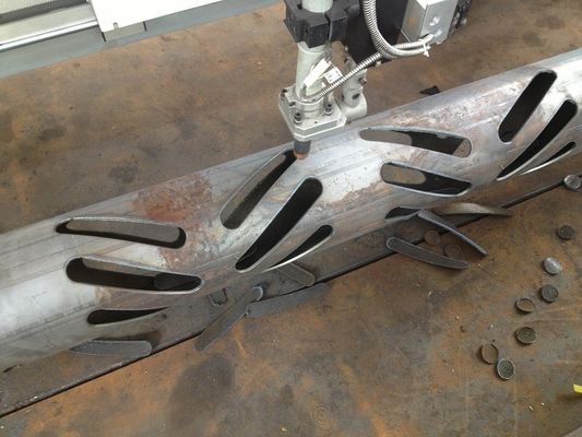 Machine de découpe de porte à pôle léger de 2500 mm, machine de découpe de porte à pôle léger à plasma CNC